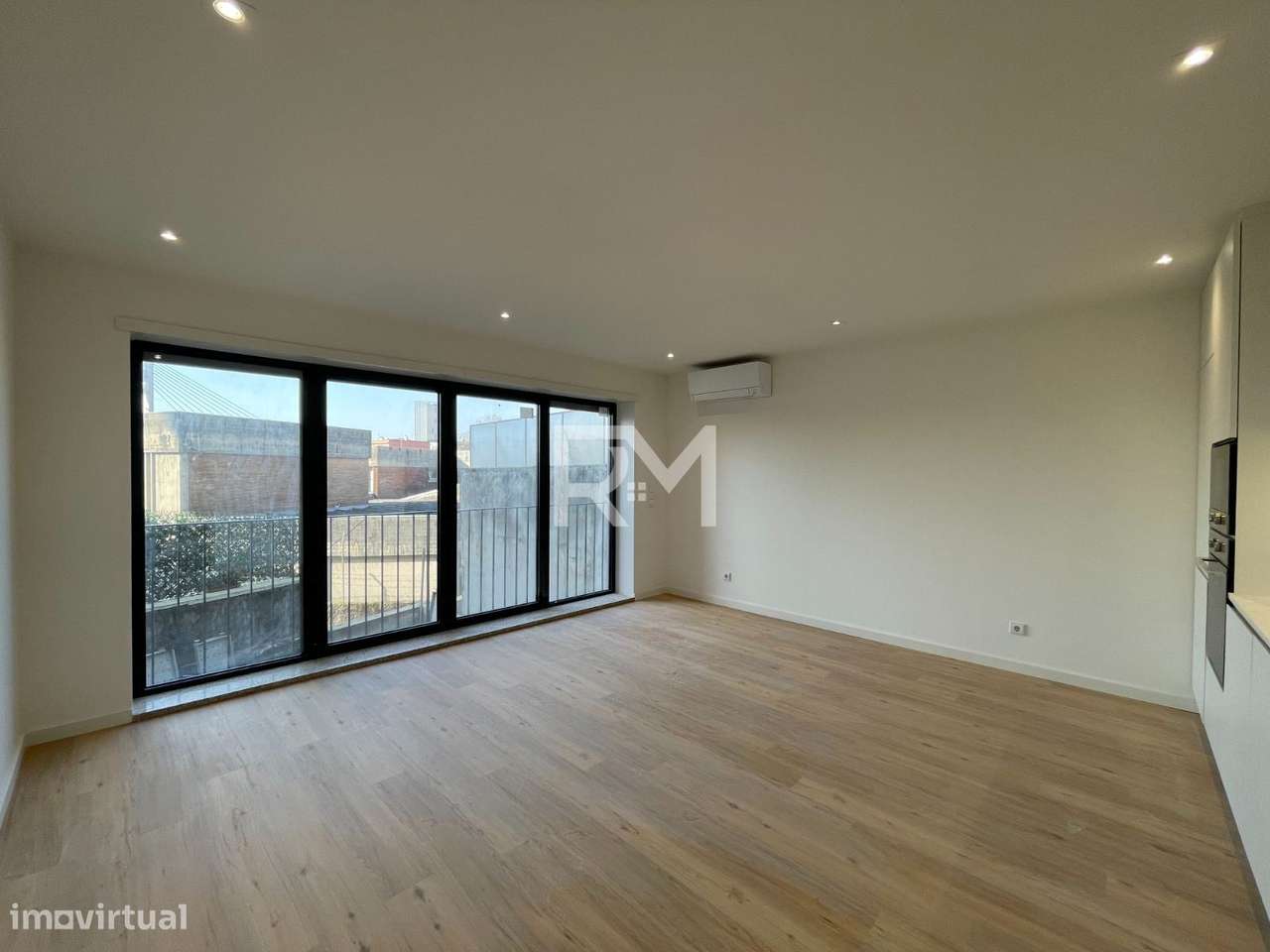 APARTAMENTO T1 COM VARANDA - CORUJEIRA-5