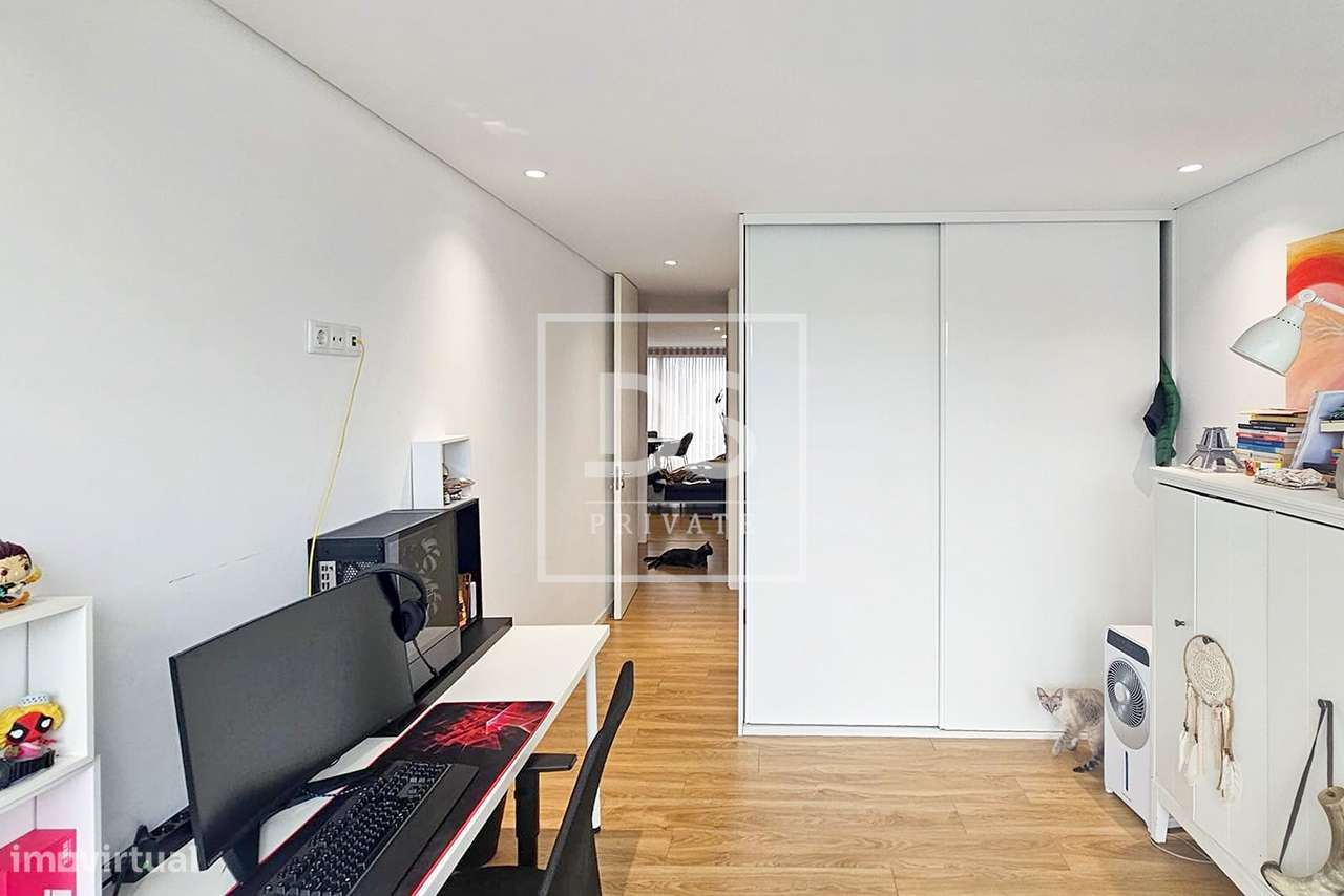 Apartamento T2 em Vilar de Pinheiro com Garagem e Carregador Elétrico-13