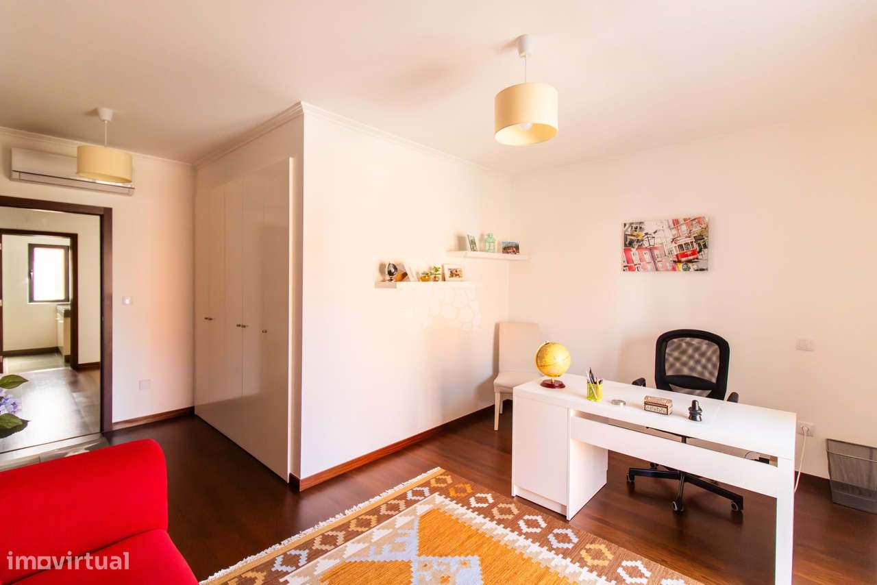 T4 duplex nos "Terraços da Guia" em Cascais com garagem e piscina-30