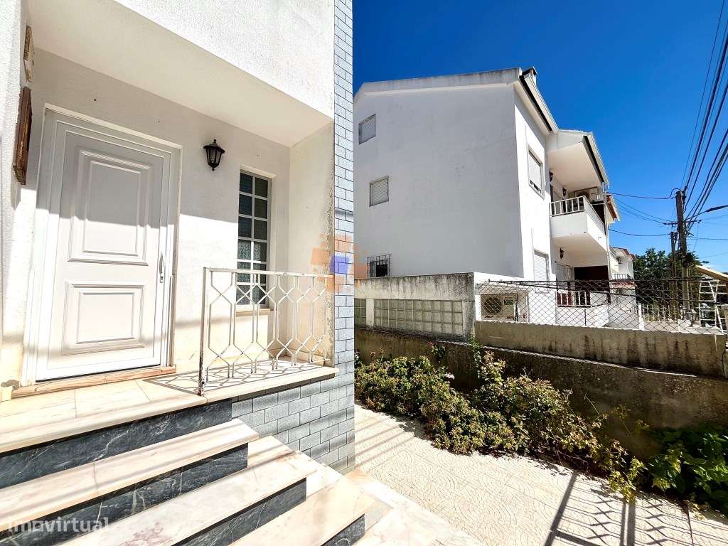 Moradia Geminada T5 em Vale de Milhaços - Corroios-25