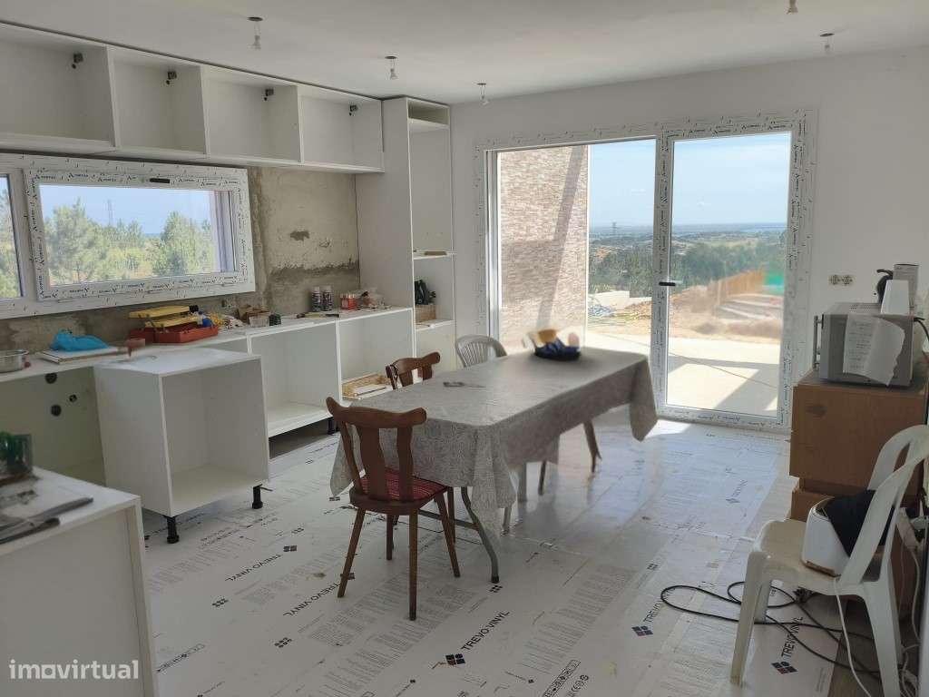 MORADIA T4 TÉRREA A ESTREAR - CASAIS DOS BRITOS - AZAMBUJA-14