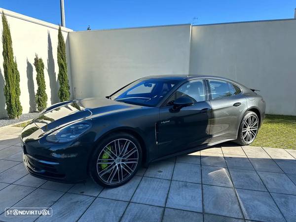 Porsche Panamera 4 E-Hybrid - 1