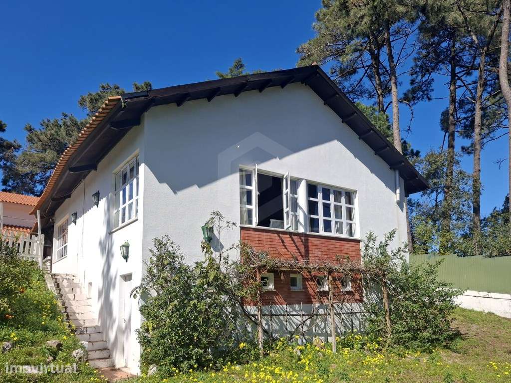 Moradia de Tradicional com Piscina em Lote de 2135 m² - Cotovia-23