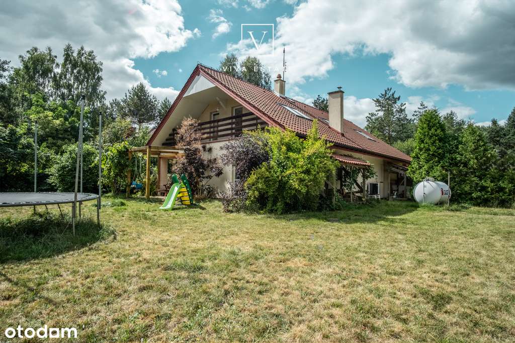 Rodzinny dom w otoczeniu zieleni-4