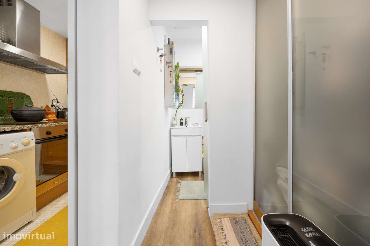 Charmoso T1 Renovado por Arquitetos no Coração do Bairro Alto!-14