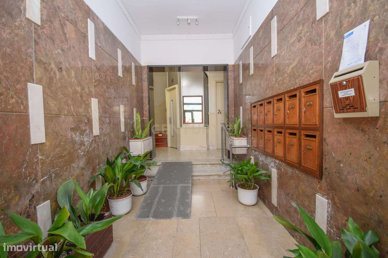 Apartamento T3 com Elevador, no Areeiro | Av. Roma| Campo Pequeno - Li-23