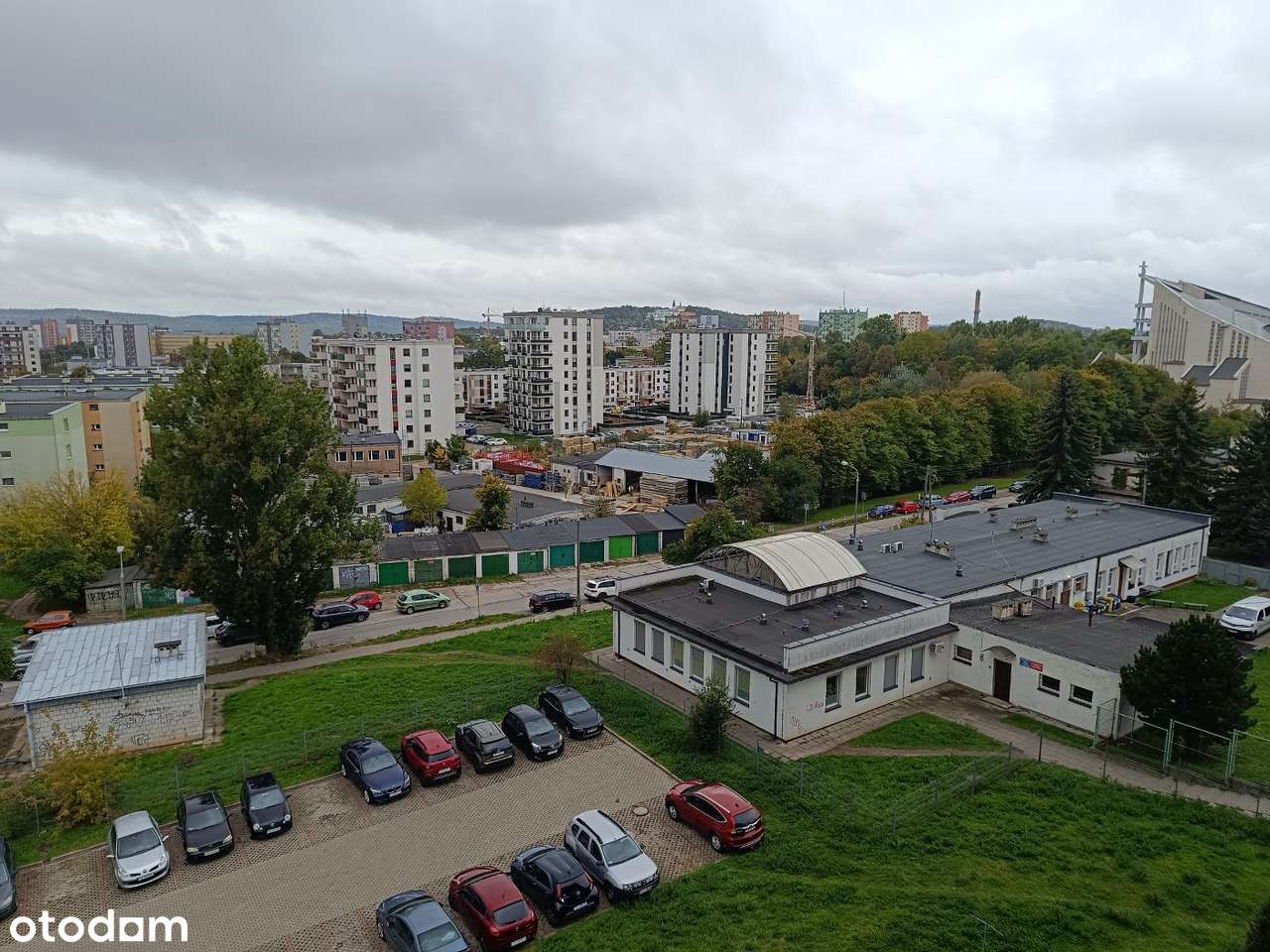 3 pokoje, widna kuchnia, teren ogrodzony, parking, winda - Pełny obrazek: 2/20