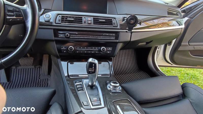 BMW Seria 5 530d Touring - 12