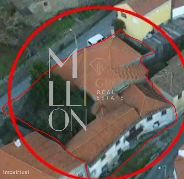 Casa em pedra com áreas generosas para renovação total. - Grande imagem: 5/5