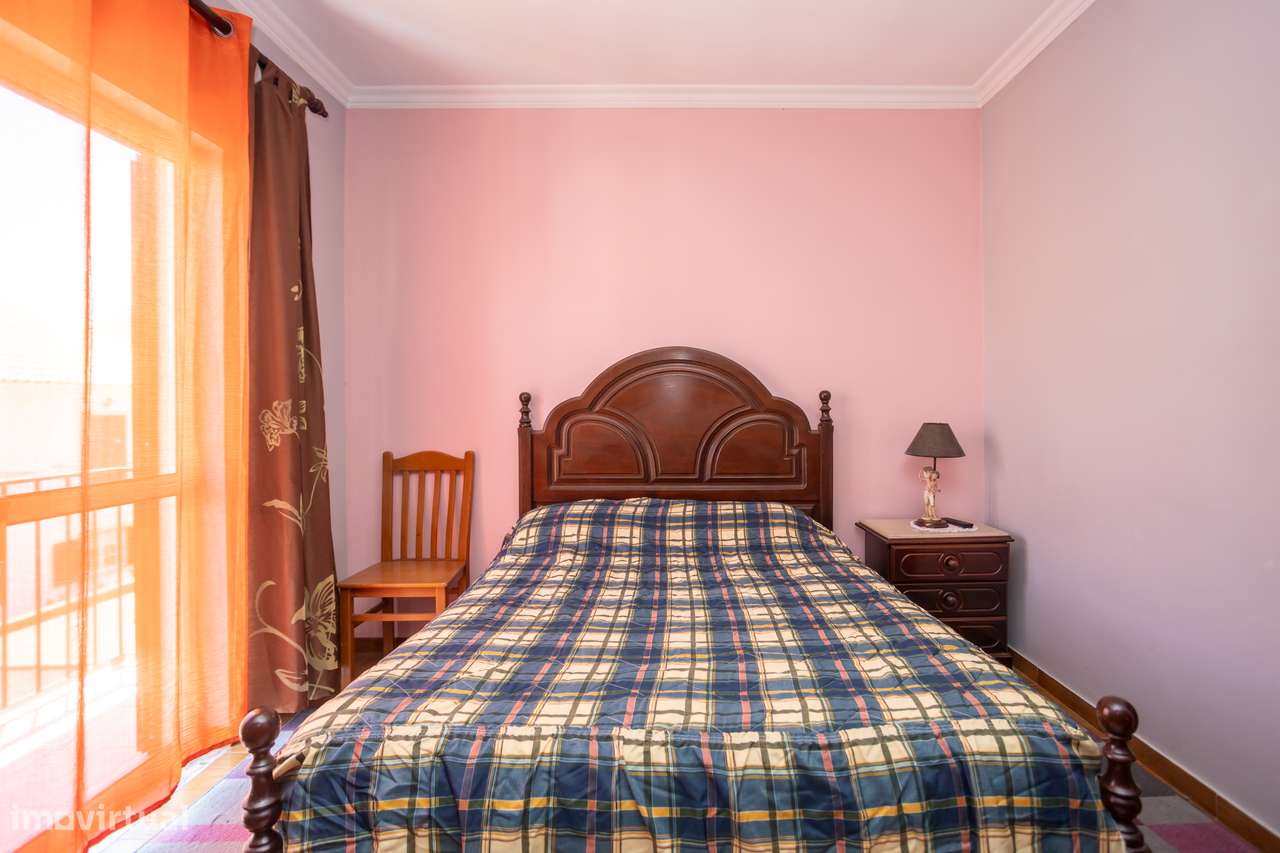 Moradia Geminada com Jardim, Cave e Garagem.-30