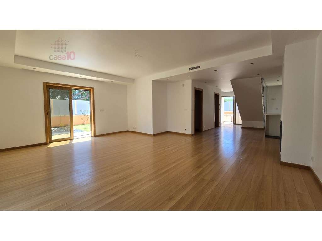 Moradia V4 com piscina para arrendar em Rio de Mouro, Sintra - Grande imagem: 2/30