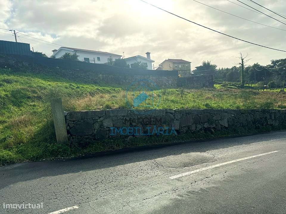 Terreno urbano c/87m de frente e Casa em pedra p/restauro-7