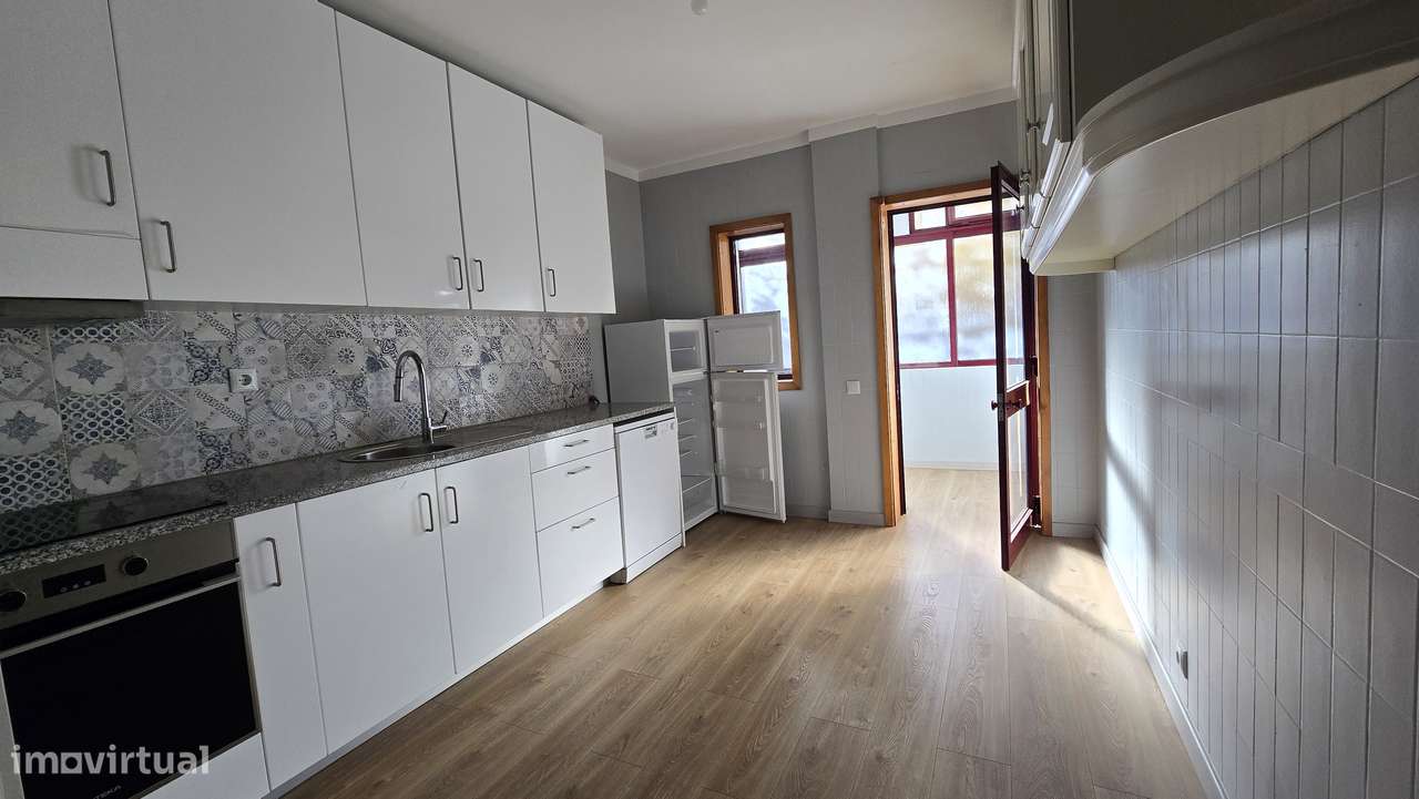 T3 lugar de garagem e arrumos Metro Avenida - Grande imagem: 4/25