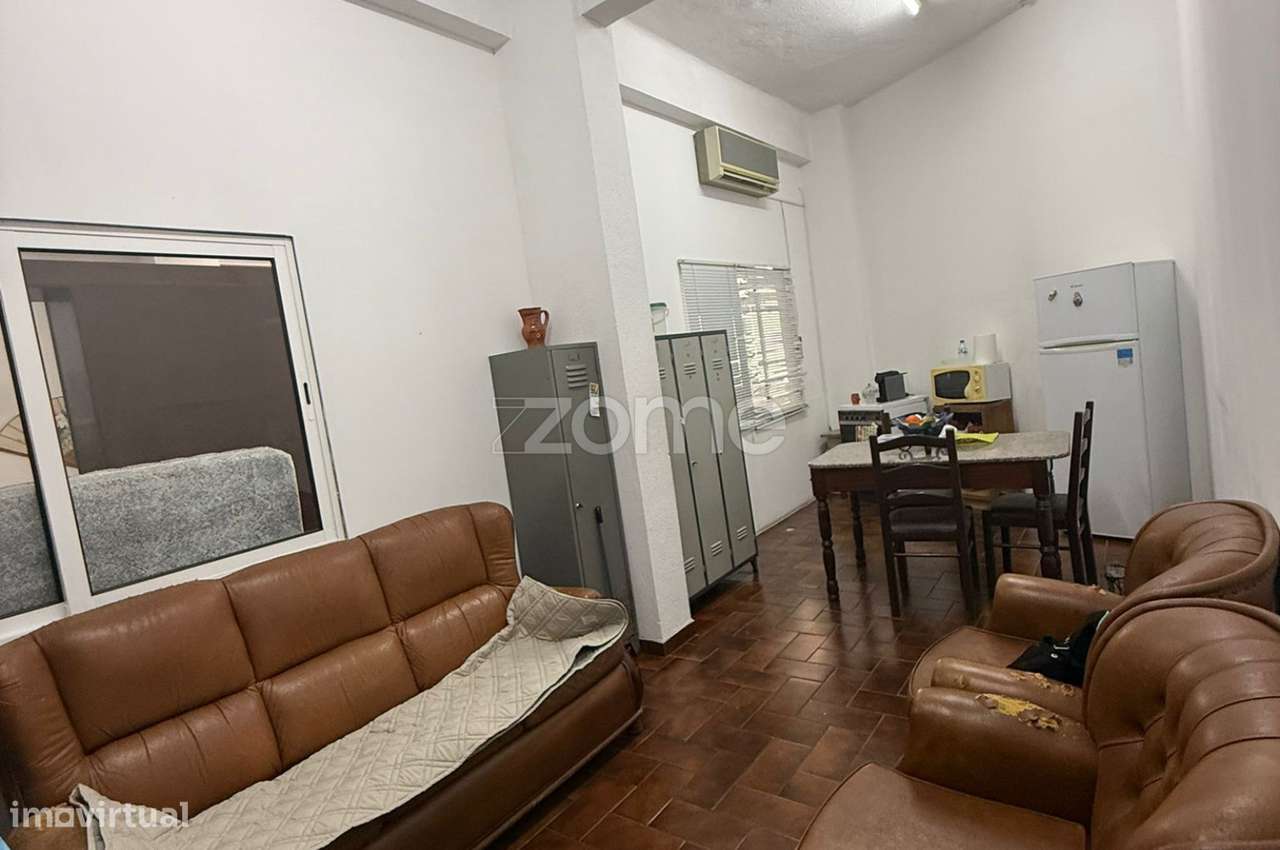 Armazém com 600 m² – 2 Pisos, Escritórios e Excelentes Acessos-29