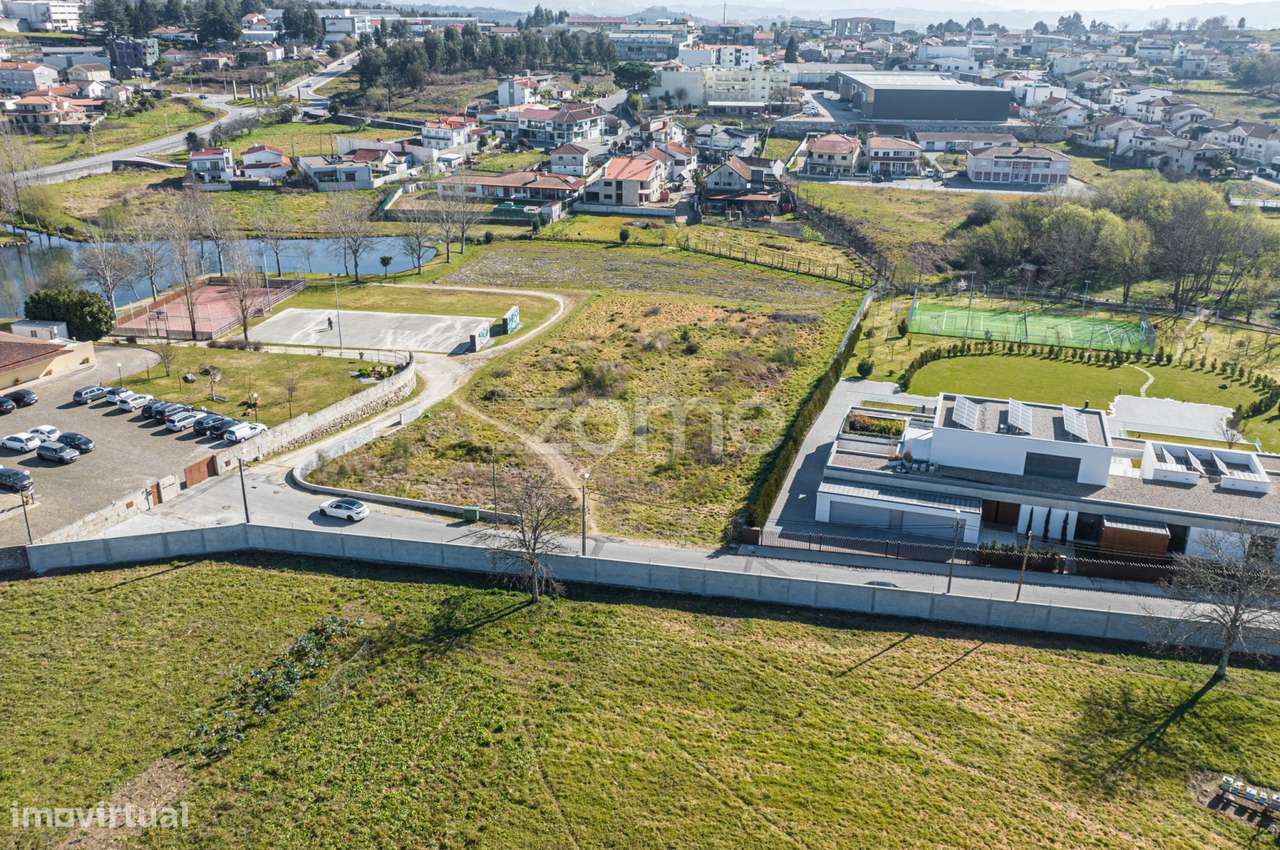 Terreno Urbano com 2280m2 em Freamunde, Paços de Ferreira. - Grande imagem: 2/10