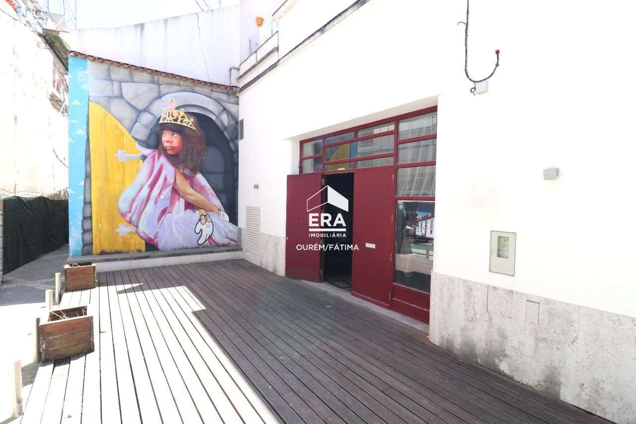 Loja localizada em Leiria - Grande imagem: 2/25