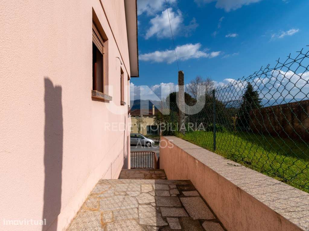 Moradia Bi-Familiar-8