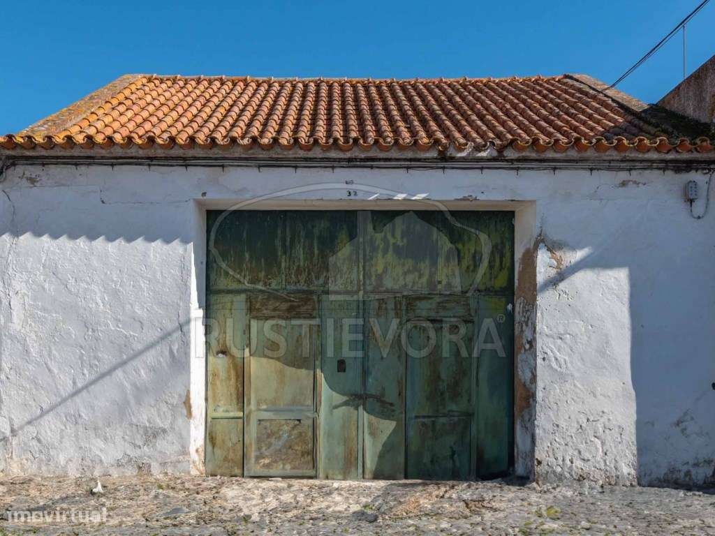 Moradia com duas frentes, armazém e quintal em São Manços (18 km - ... - Grande imagem: 2/22