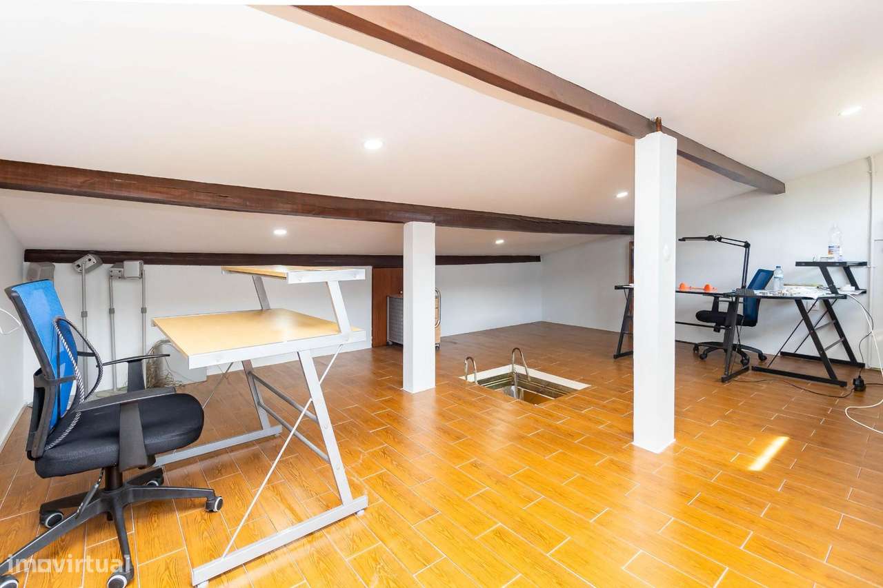 Moradia T3+1 Renovada em Fânzeres (Seixo).Garagem, Jardim e...-26