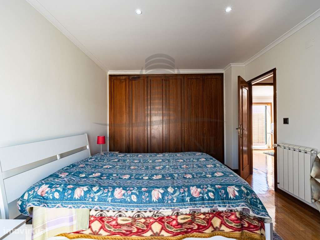 Apartamento T4+1 Duplex em Excelente Estado - Localização Central-27