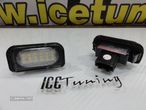 Suporte de lâmpada de matricula com led branco para Mercedes Classe C W203, CLK A209, W209, SL R230, Chrysler Crossfire coupe & Cabrio 03-07 - 10