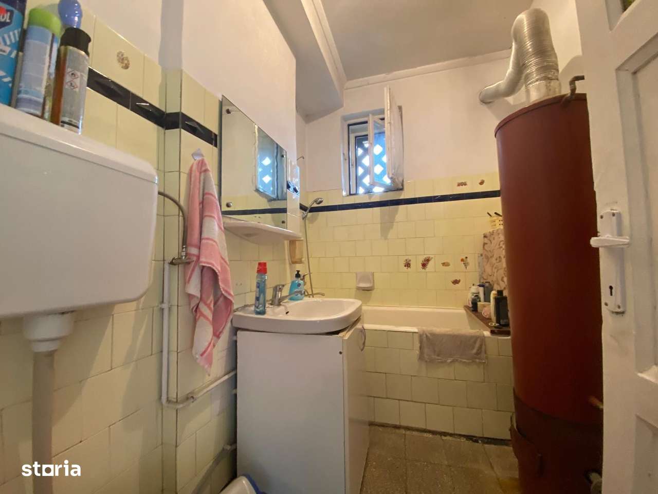 Apartament cu trei camere zona piata Astra-6