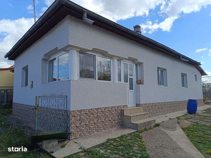 De vânzare casa în Pucioasa - Imagine principală: 4/8