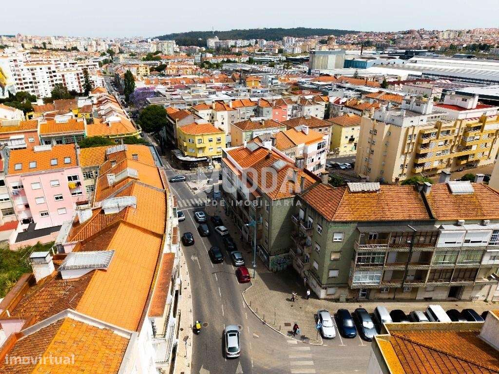Excelente oportunidade no centro da Amadora: Apartamento T2 com locali-24