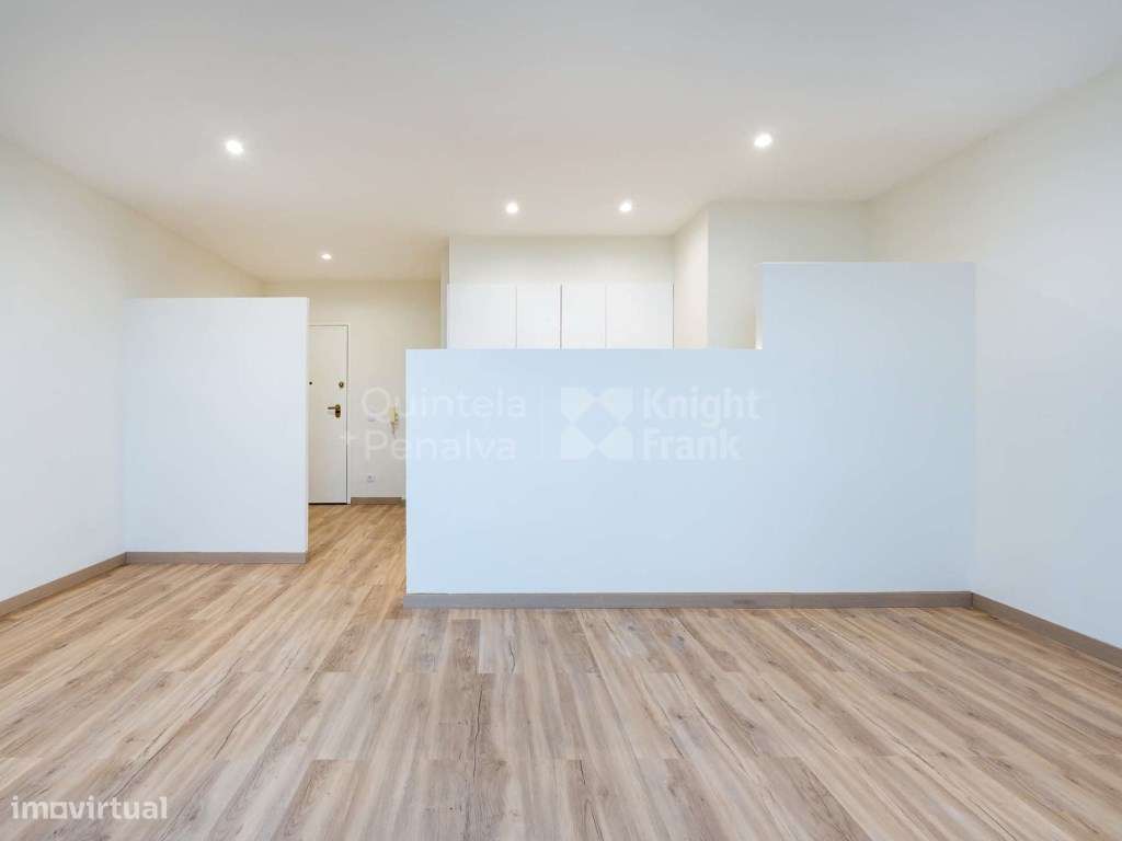 Estúdio renovado mobilado e equipado no centro de Matosinhos - Grande imagem: 4/24