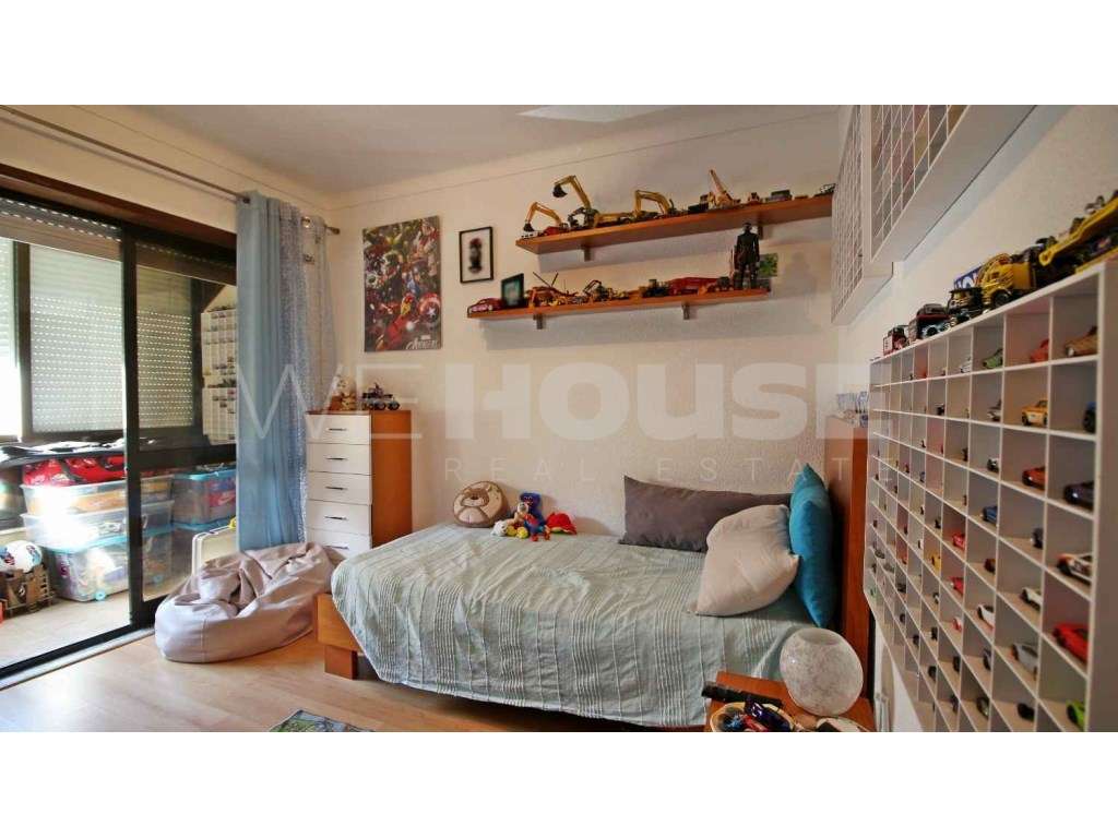 Apartamento T2 com 77m2 e arrecadação localizado na Verderena-10