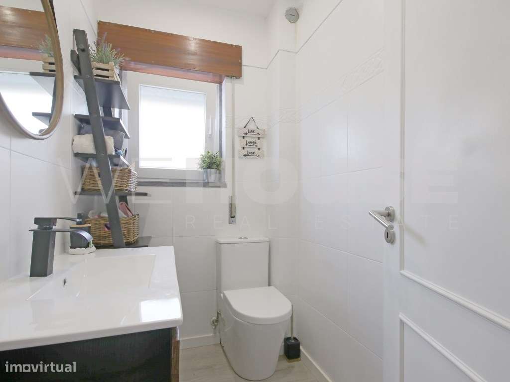 Oásis Urbano: Moradia T3 com Piscina e Potencial para T1 Independente-8