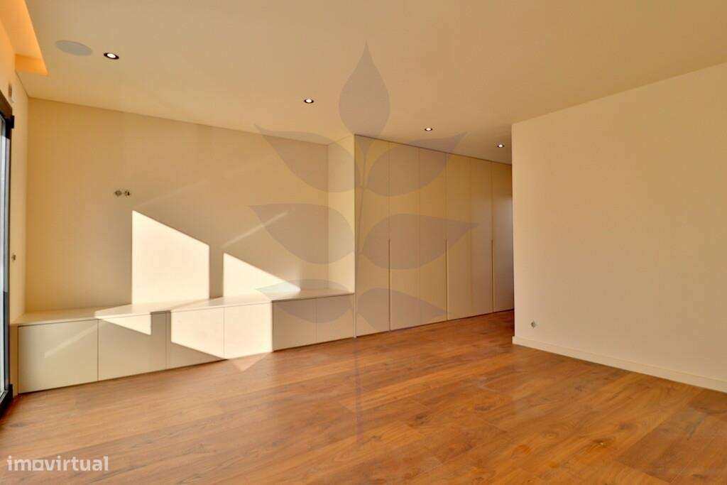 Moradia em Gaveto Nova T3 na freguesia de Este (São Pedro) - Grande imagem: 2/30