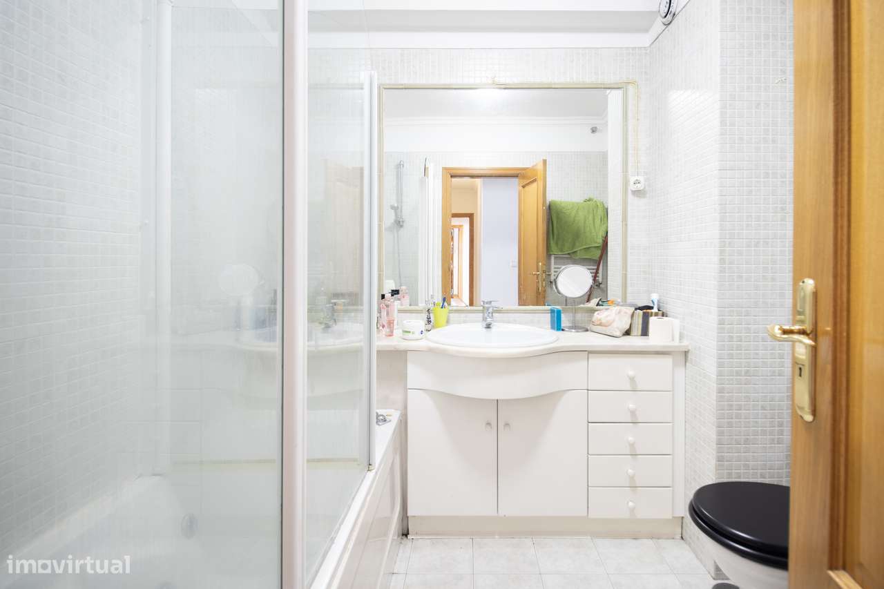 Apartamento T2 com garagem em Nova Carnaxide-19