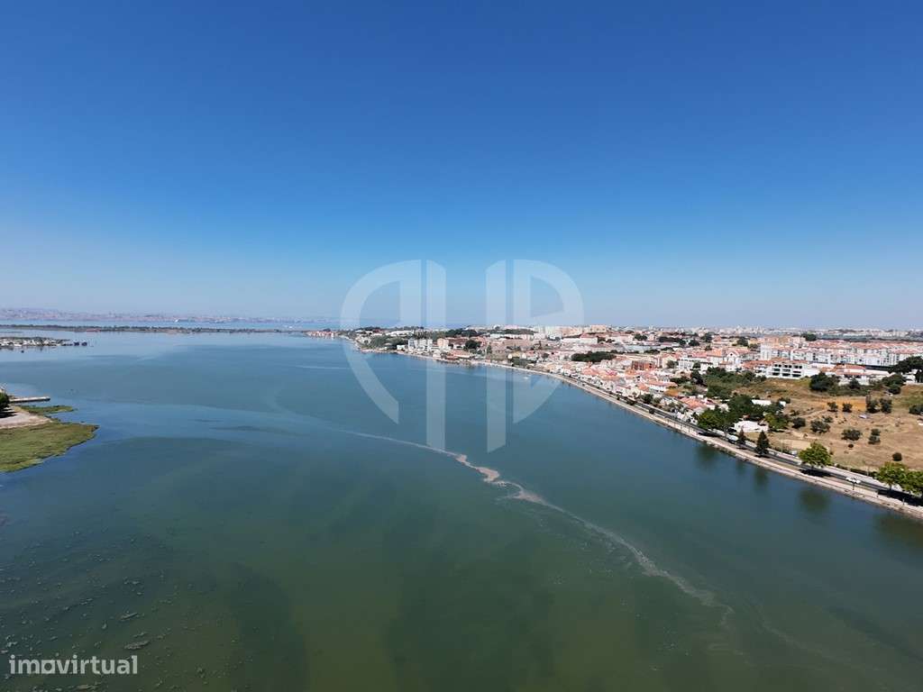 Moradia T3 + Área Terreno 4.150m2 + Atracadouro // P/Recuperar-26