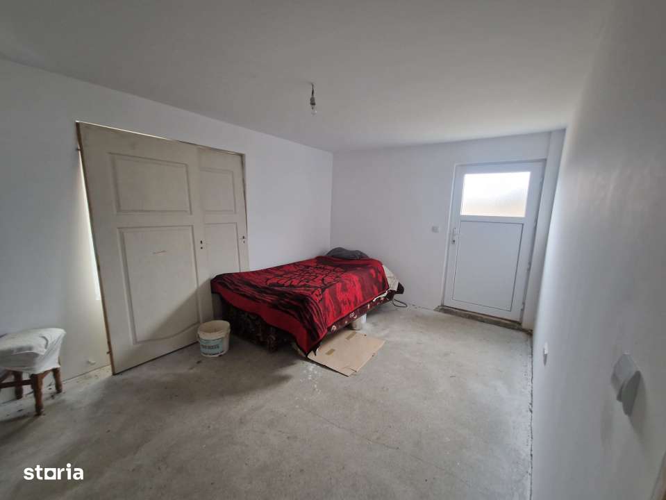 Casa individuala, decomandata, 10 camere, 210 mp., teren 15000mp., zon - Imagine principală: 4/16