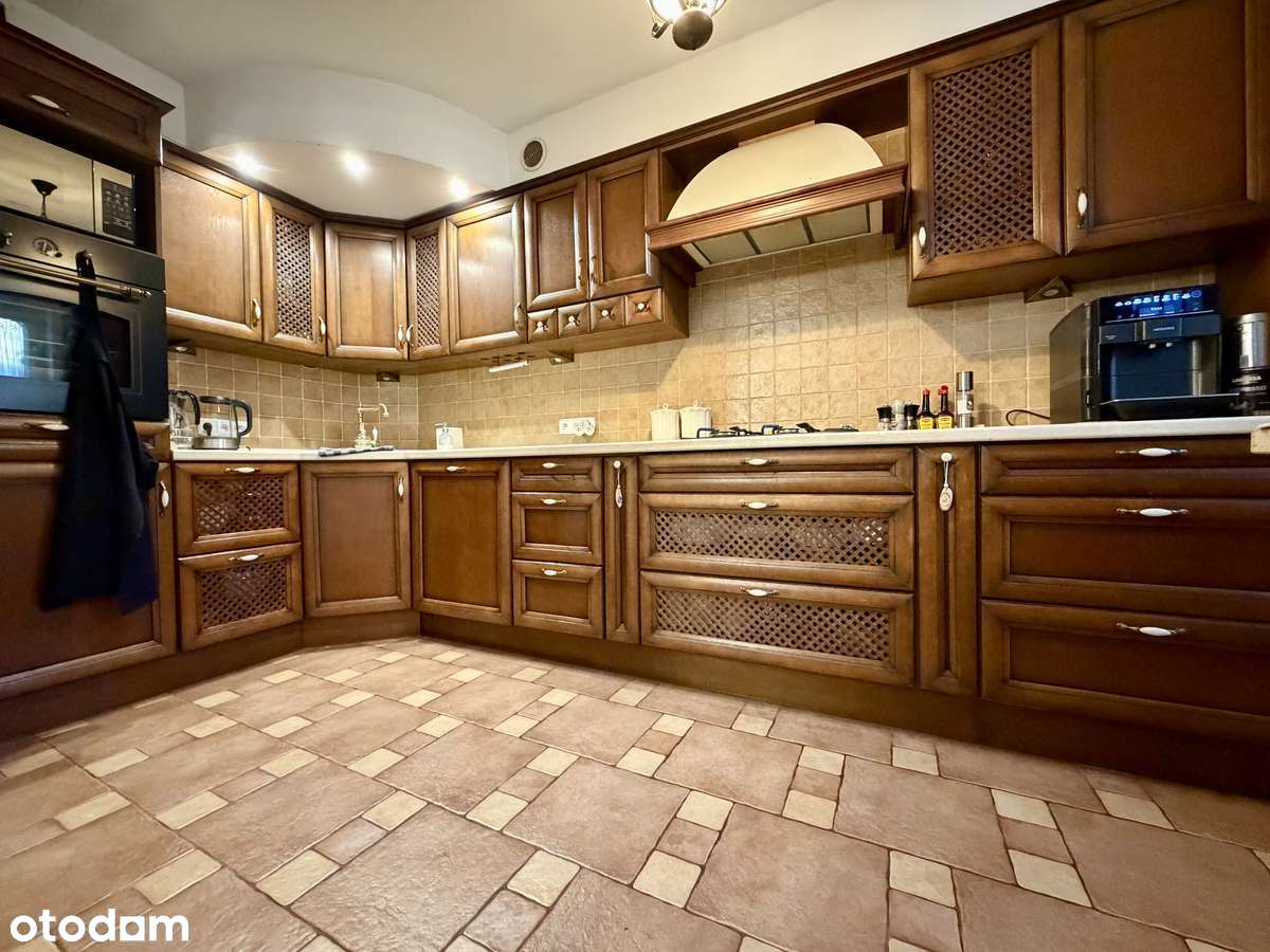 Ul.Lotnicza/5pok/cztery poziomy/ogród/garderoba/garaż/siłownia-8