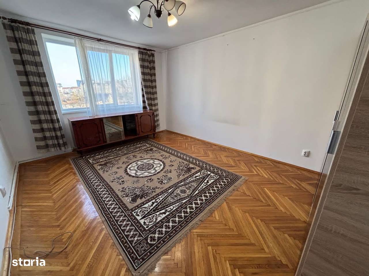 Apartament 3 camere decomandate  zona Mihai Viteazu-0