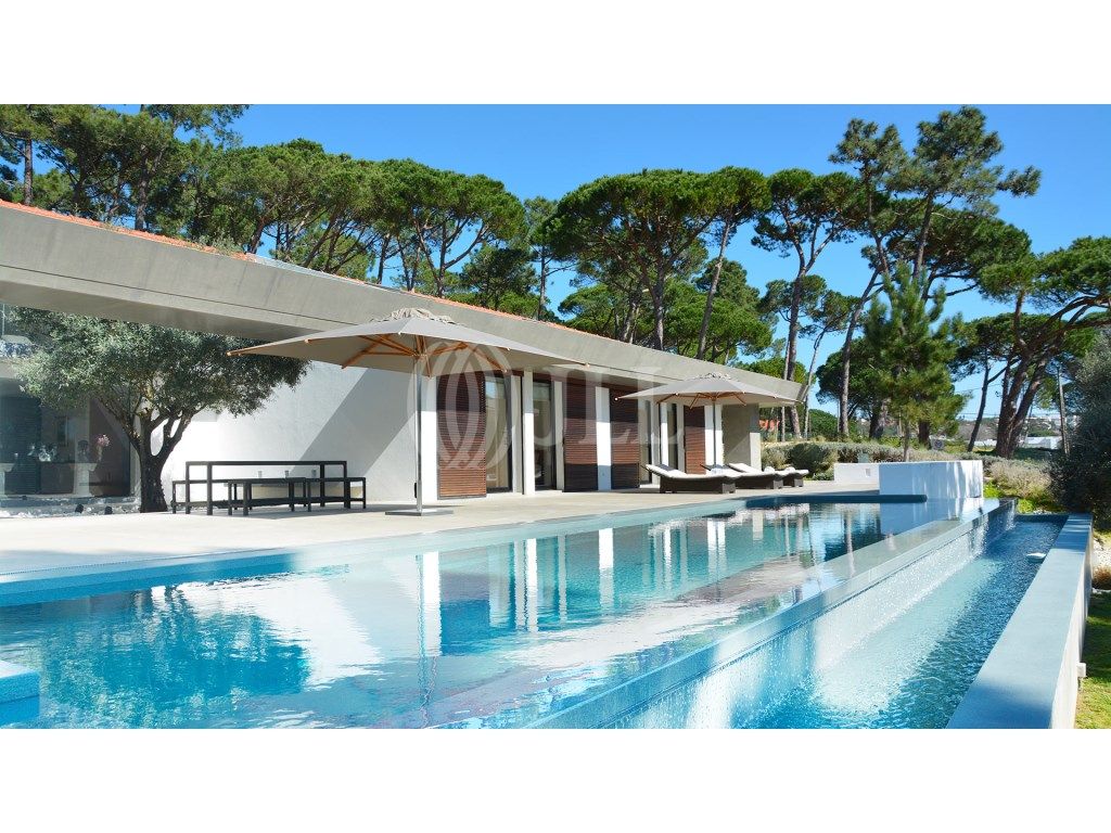 Moradia T5 com piscina no Mucifal, em Sintra