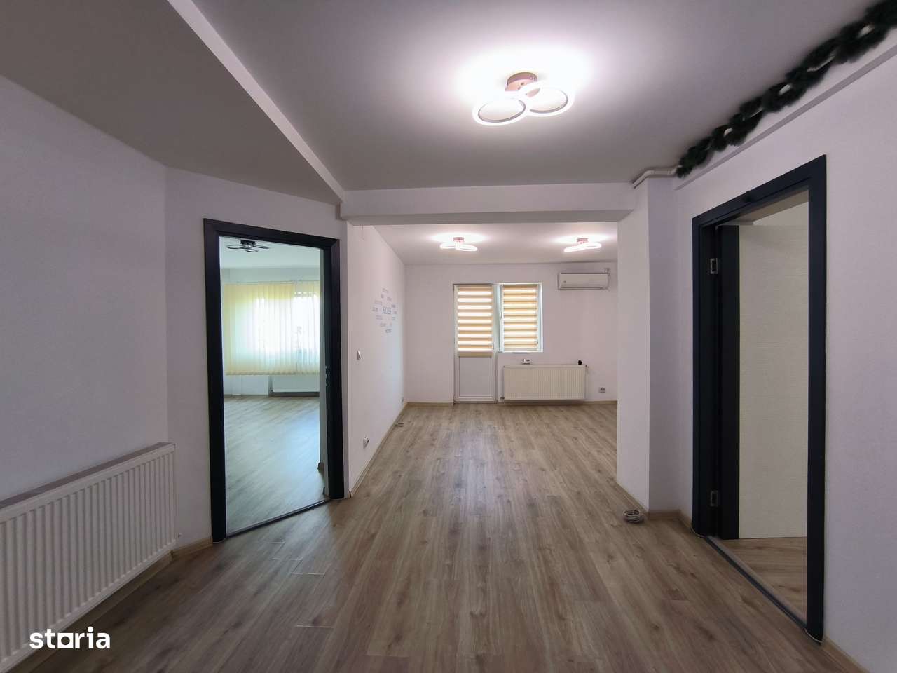 Apartament 3 camere de vanzare Bld Corbeliu Coposu - Imagine principală: 2/16