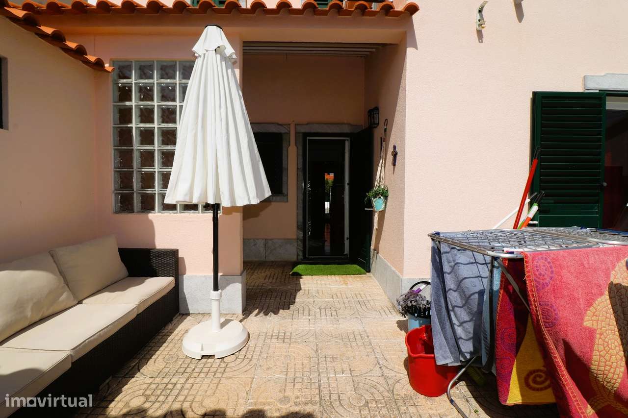 Moradia T4 com Piscina, Cave Ampla-26