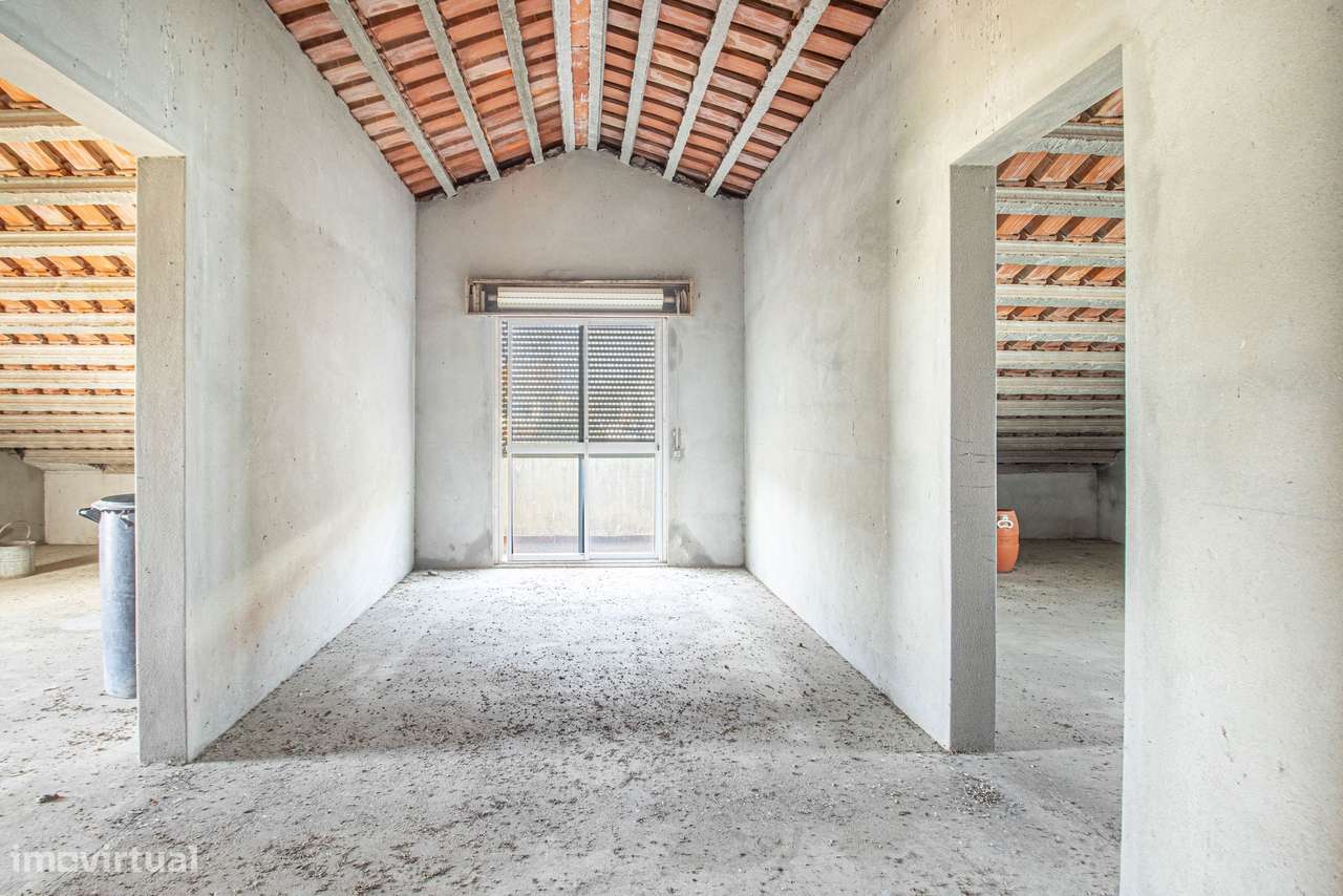 Moradia Isolada T3 com terreno de 726m² em Redondos – Espaço, Privacid-28