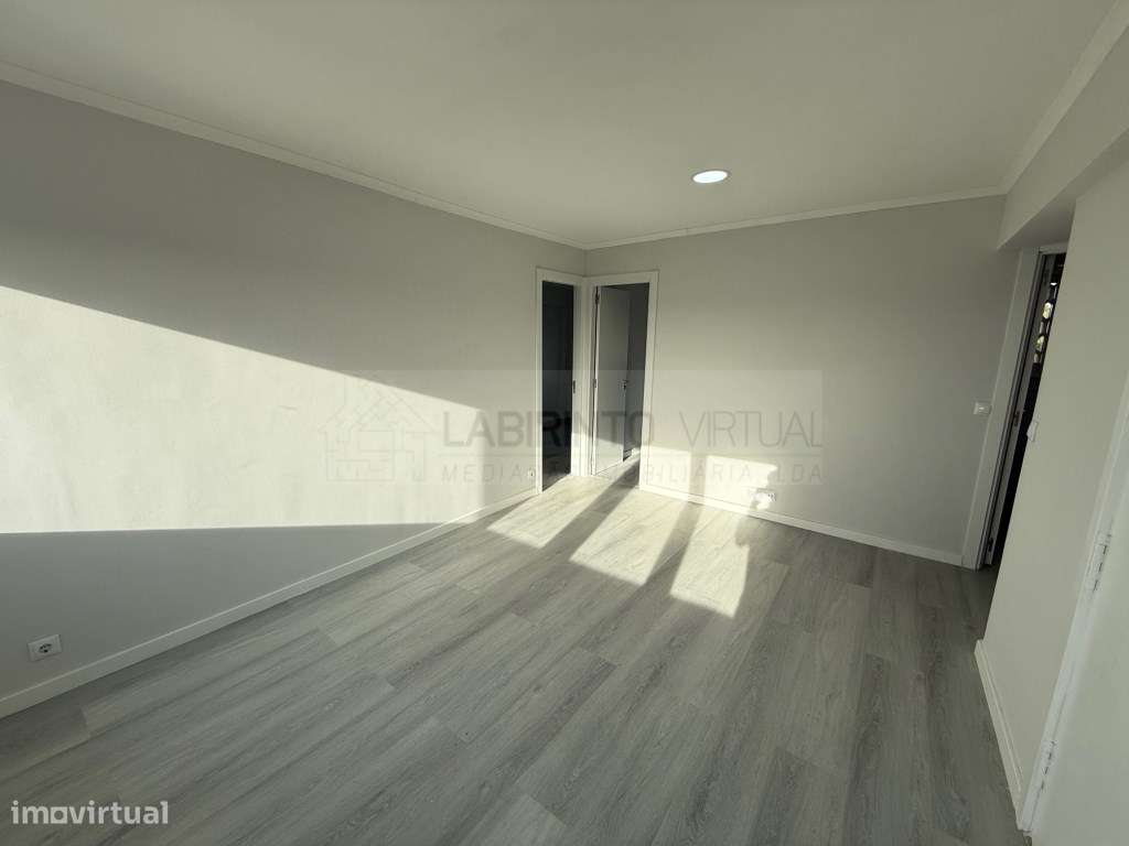 Vende-se T2 renovado, na Pontinha - Odivelas-5