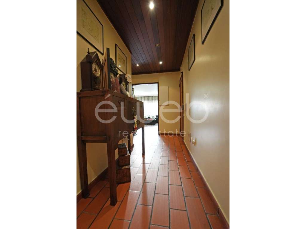 Apartamento T3 com varanda, Luísa Todi-10