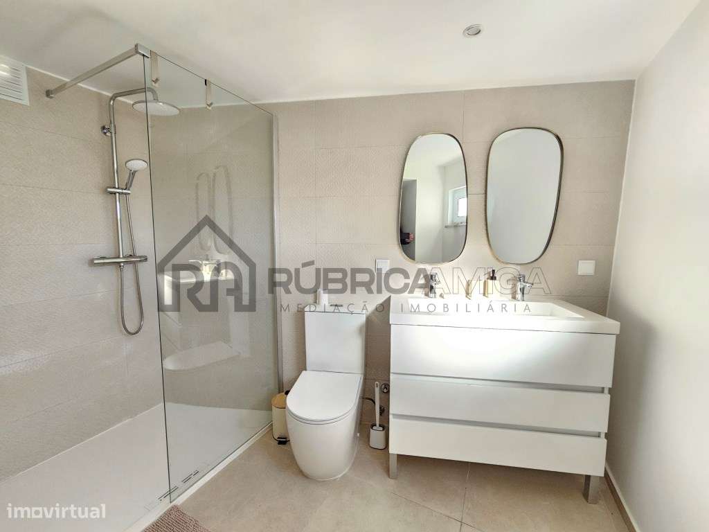 Moradia V2 em Loulé renovada com terraço e logradouro-16