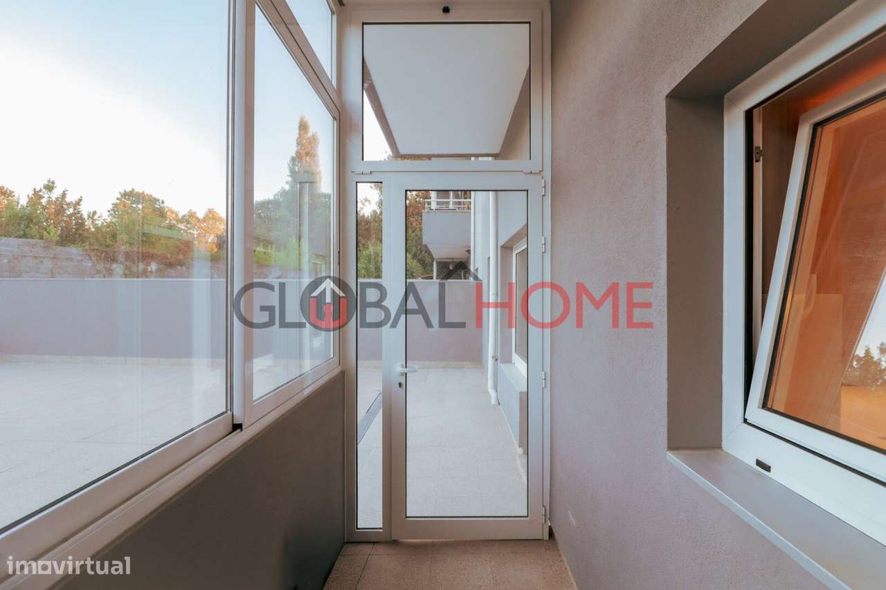 Apartamento T2 Renovado com Terraço em Fânzeres-21