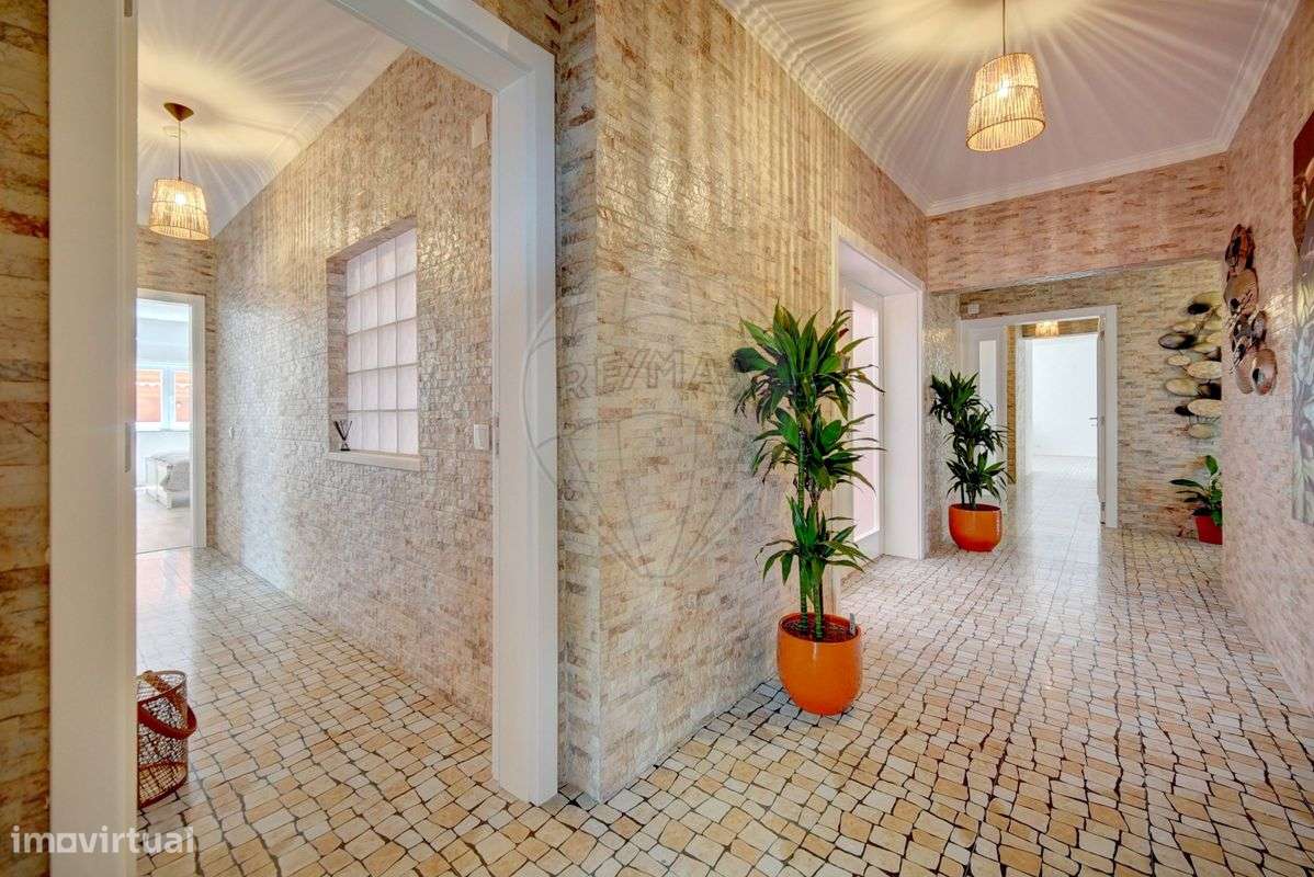 Moradia T6 para venda-7