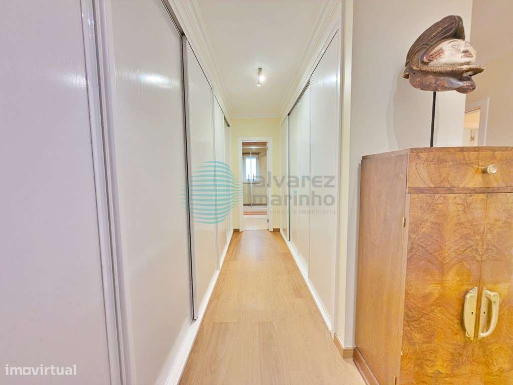 Apartamento T5, com 3 varandas, 2 lugares de estacionamento e Arrec...-25