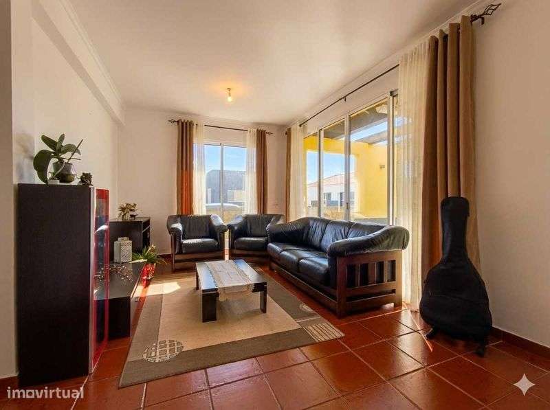 Vende-se Moradia Isolada T3 - Grande imagem: 2/12