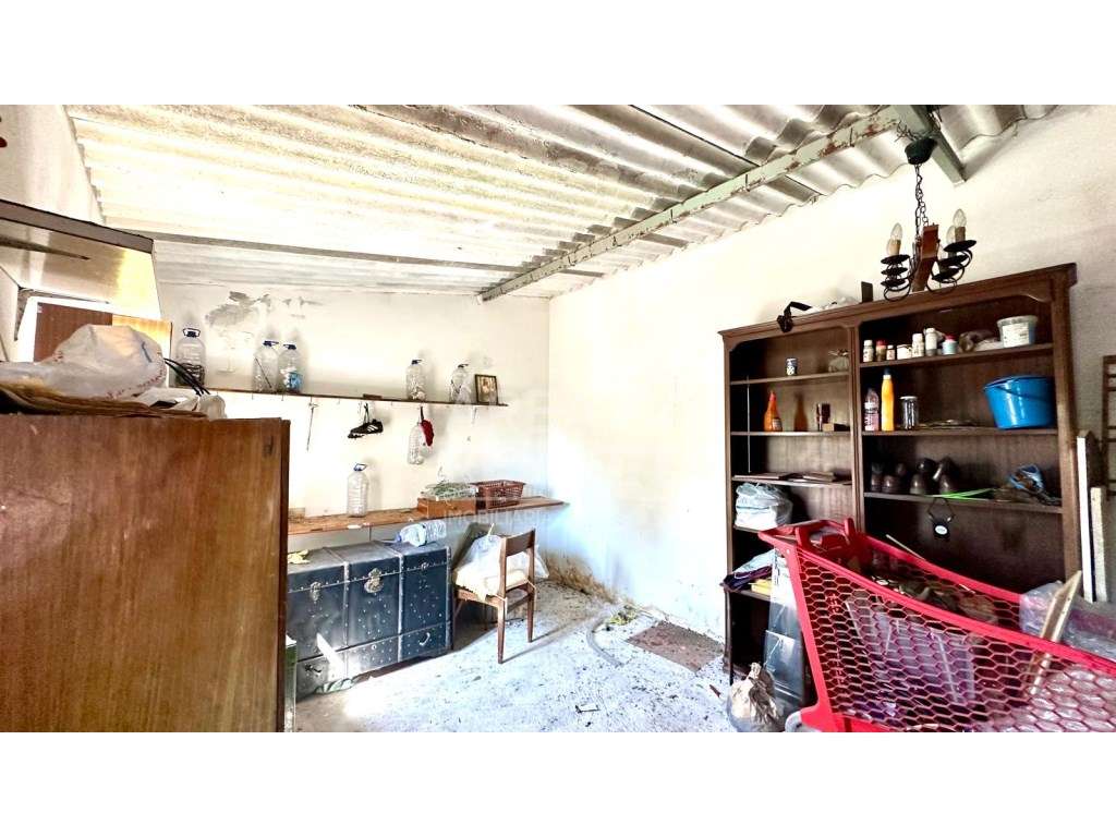 Moradia T3 em Banda - Churrasqueira, anexo e potencial para piscina...-38