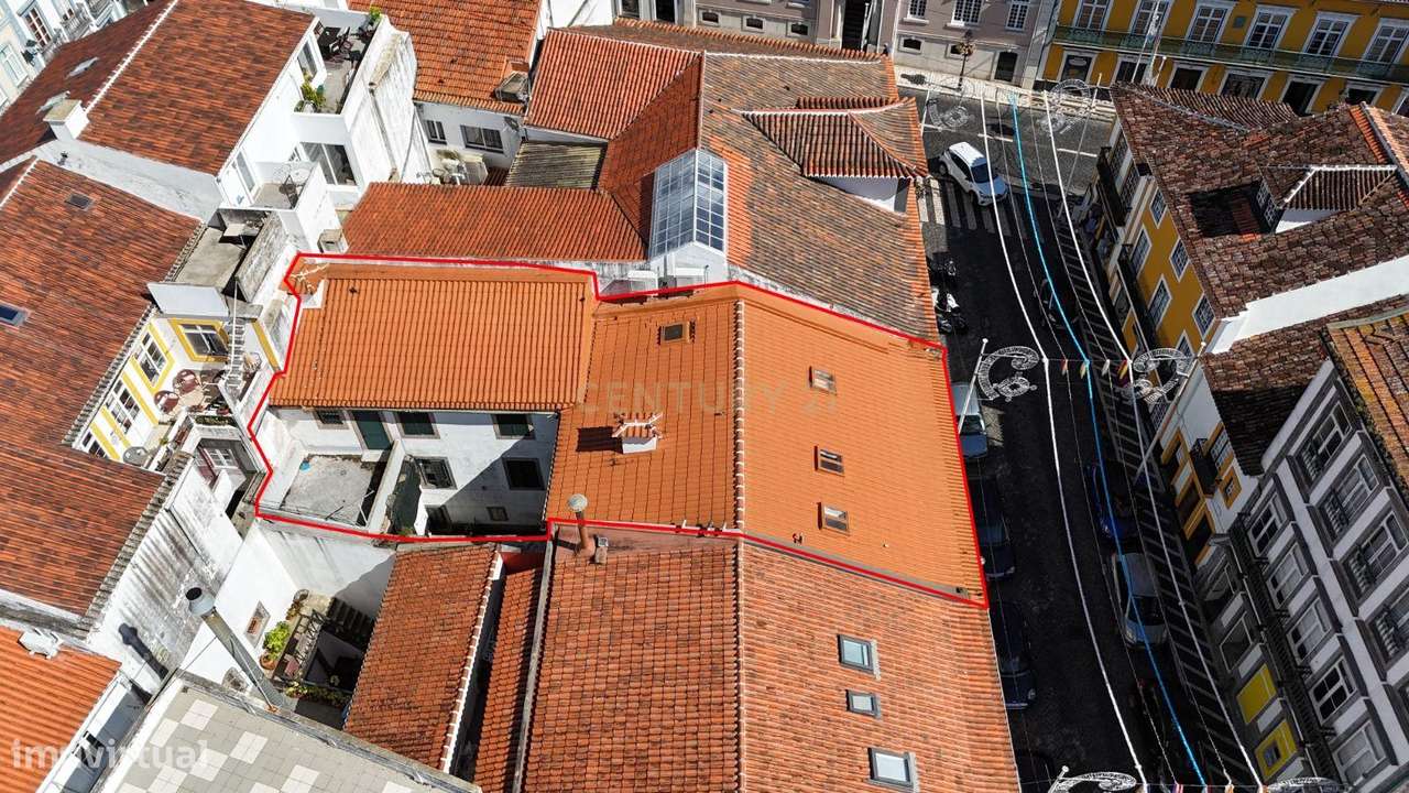 Moradia com Espaço Comercial no Coração de Angra do Heroísmo – Uma Opo-3